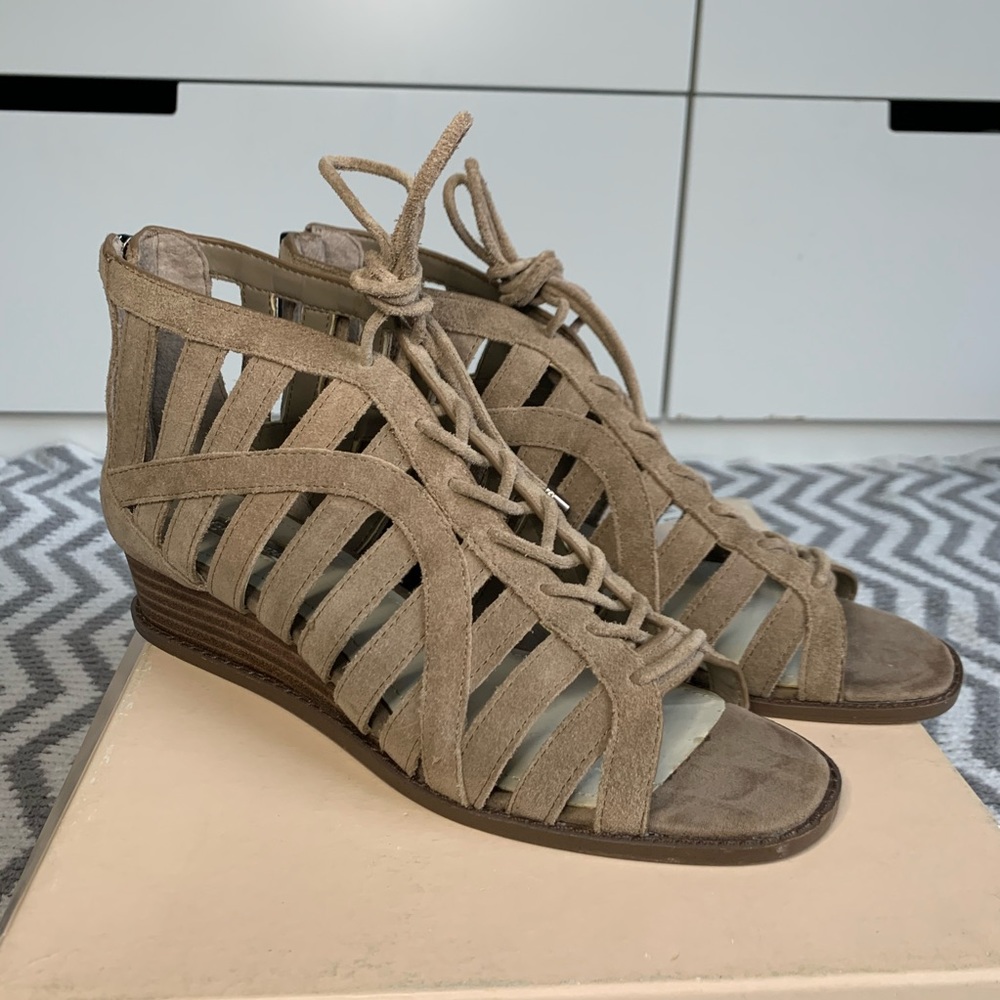 PRICE DROP🔻BCBG Sandals